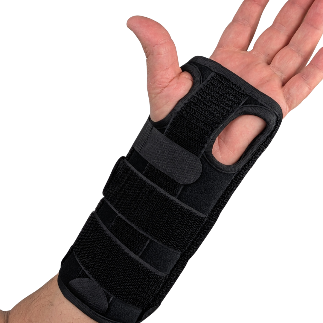 Handledsstöd med metalplatta för stabilisering vid karpaltunnel